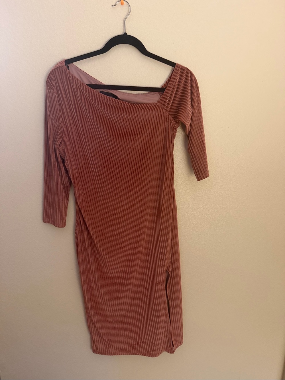 MINKPINK Ribbed Velvet Midi Dress in Mauve Pink